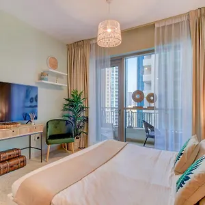 durrani-homes-luxurious-studio-near-dubai-mall-with-pool-view.dubaihotelsoffers.com/
