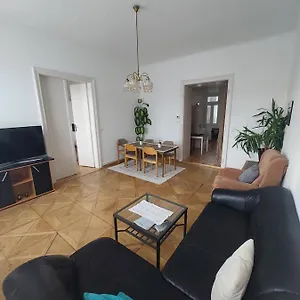 Gerald's 12 Apartment