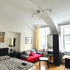 Msq Diana - 10 Min From Center - Free Coffee And Tea - High Speed Internet Daire