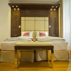 Western Arcadia Otel